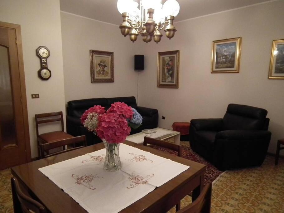 La Casa Di Gio Lägenhet Tirano Exteriör bild
